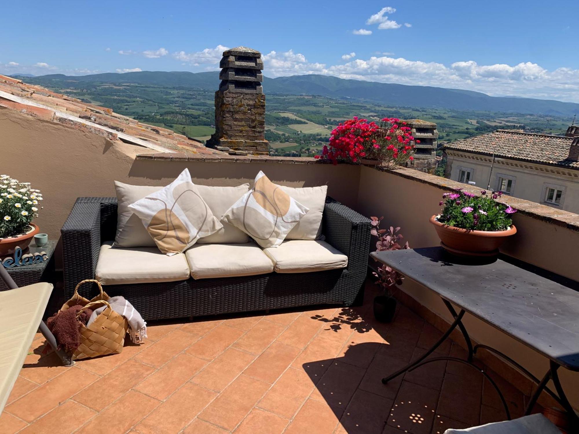 La Terrazza Sul Verde, Vista Mozzafiato In Pieno Centro Διαμέρισμα Τόντι Εξωτερικό φωτογραφία