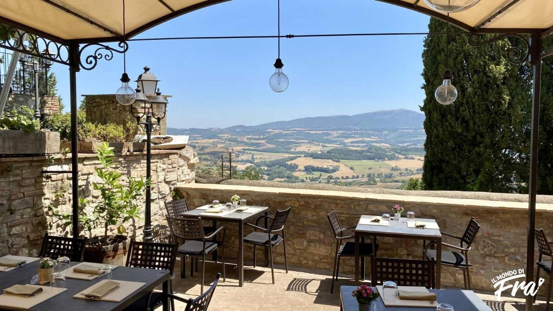 La Terrazza Sul Verde, Vista Mozzafiato In Pieno Centro Διαμέρισμα Τόντι Εξωτερικό φωτογραφία